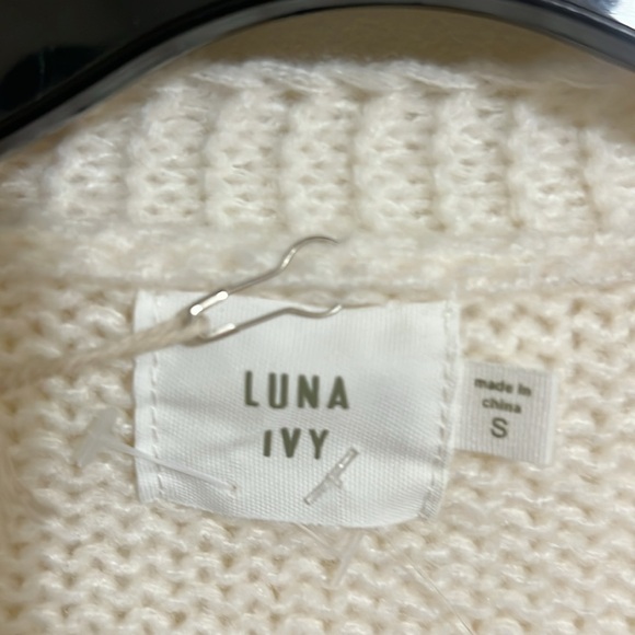 Luna Ivy Women Valentine sweater crop cardigan size S Red Hearts Vneck  NWT - Picture 5 of 12